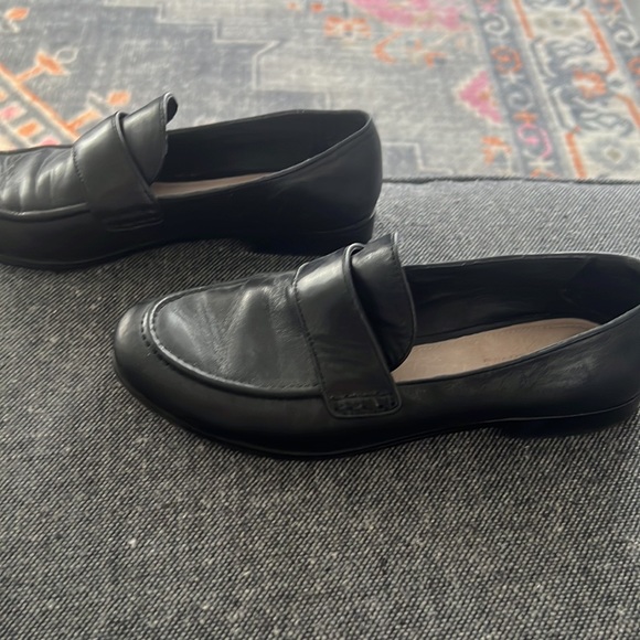 Pour la Victoire-  black loafers.  Size 7.5 - Picture 5 of 7